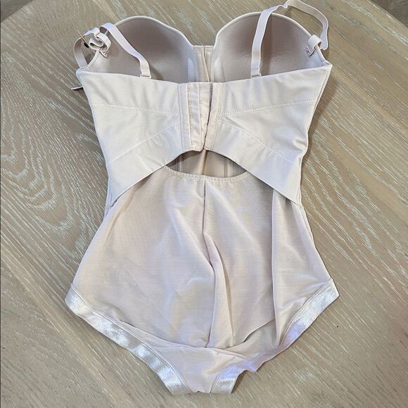 Maidenform Tummy Control Shapewear Bodysuit Built-In Underwire Bra, 36DD, NWT - Picture 6 of 11